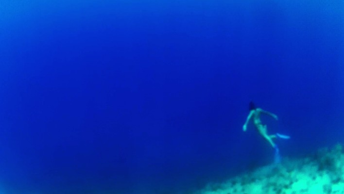 blue, girl, snorkel, flippers, underwater, underwater cliff, at the edge, darkness