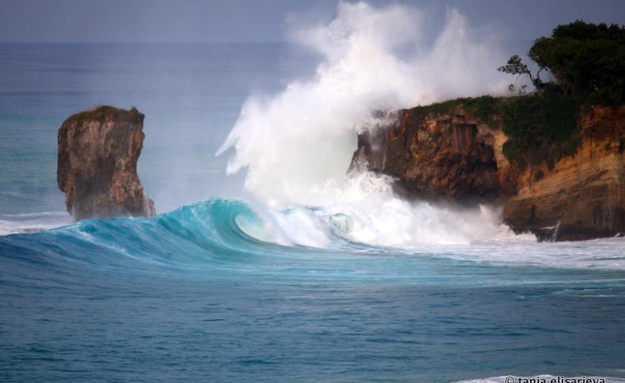swell, cliff, wave, huge wave, surf, splash, wave breaking against cliff, wetravelandblog.com