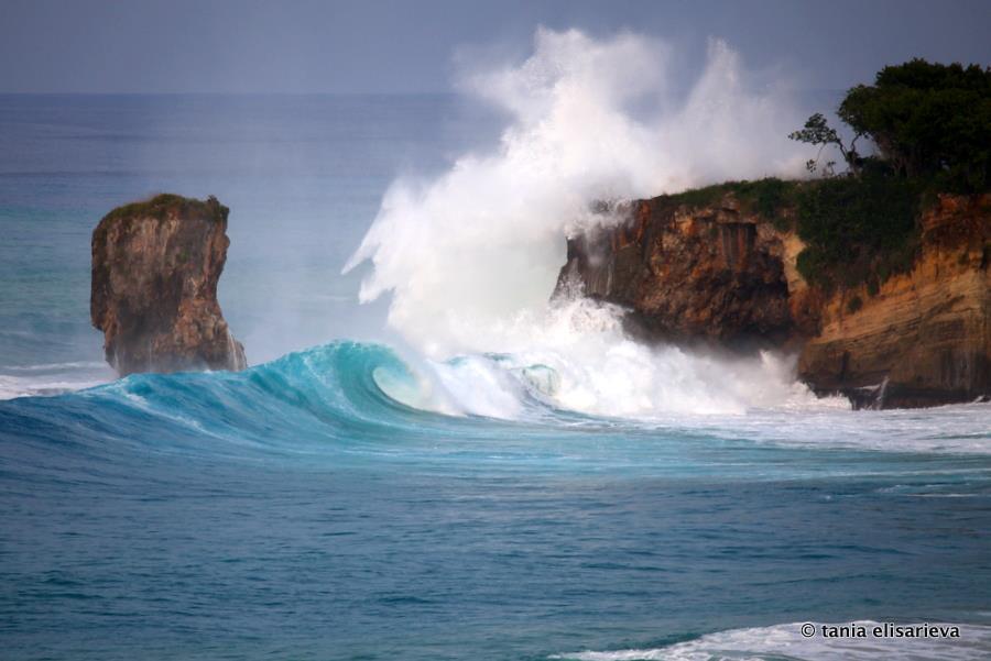 swell, cliff, wave, huge wave, surf, splash, wave breaking against cliff, wetravelandblog.com