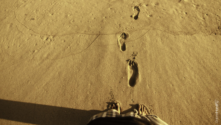 Footprints in the Sand, footprints, sand prints, sand, ocean, beach, choose your own path